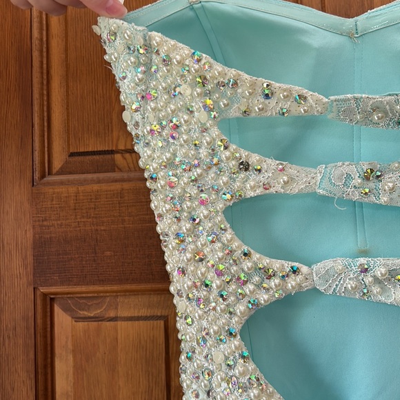 Cachet Prom Dress - Picture 4 of 4